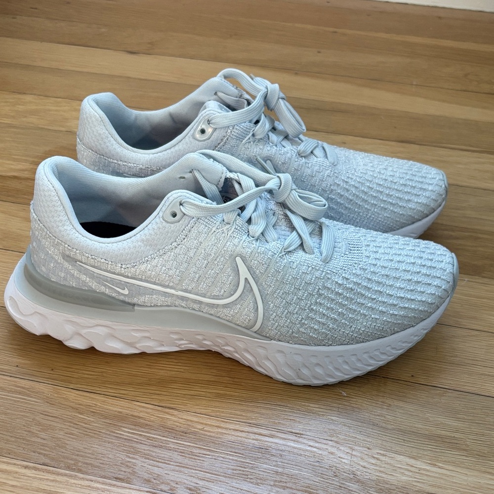 Nike Light Gray Athletic Sneakers